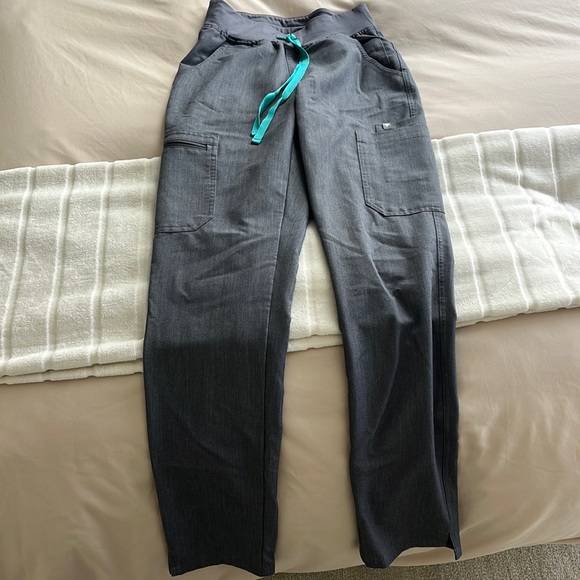 Figs Technical Gray Scrub Pants - Picture 1 of 2